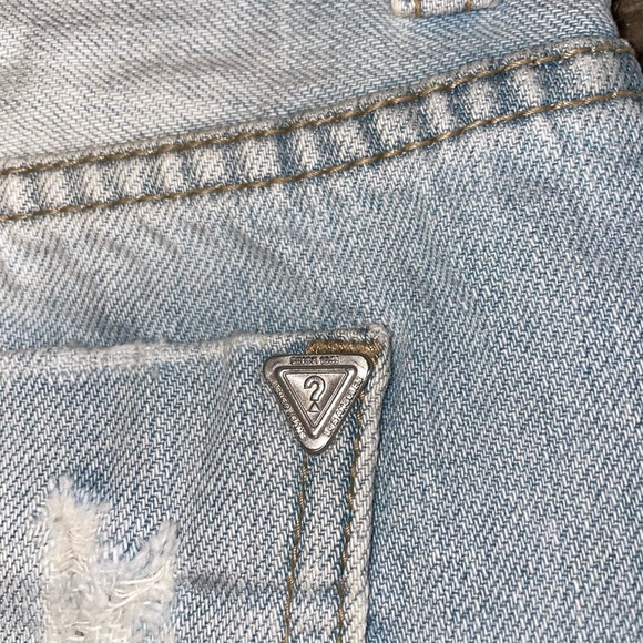 Guess jean mini skirt - Picture 2 of 4